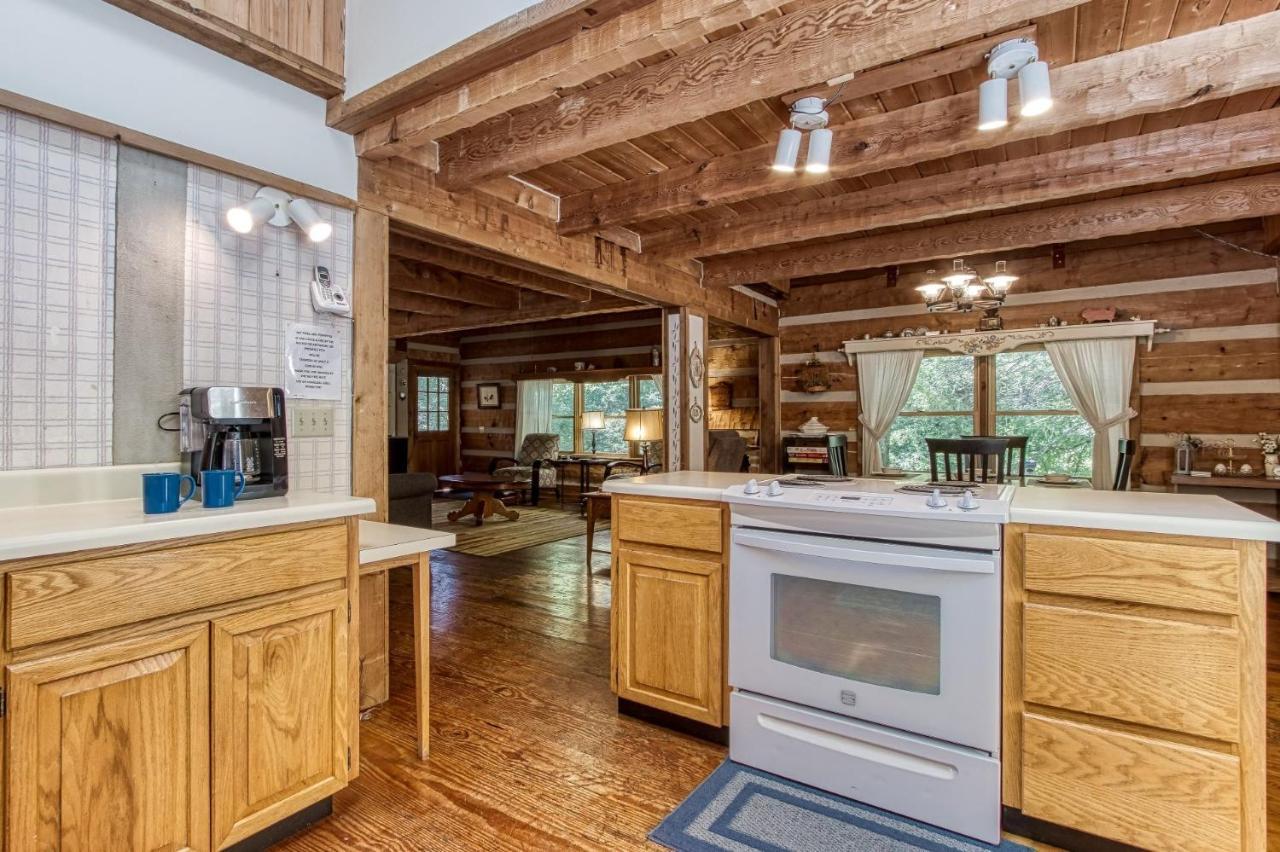 Valhalla - Private Rustic Getaway Cabin Sevierville Exteriör bild