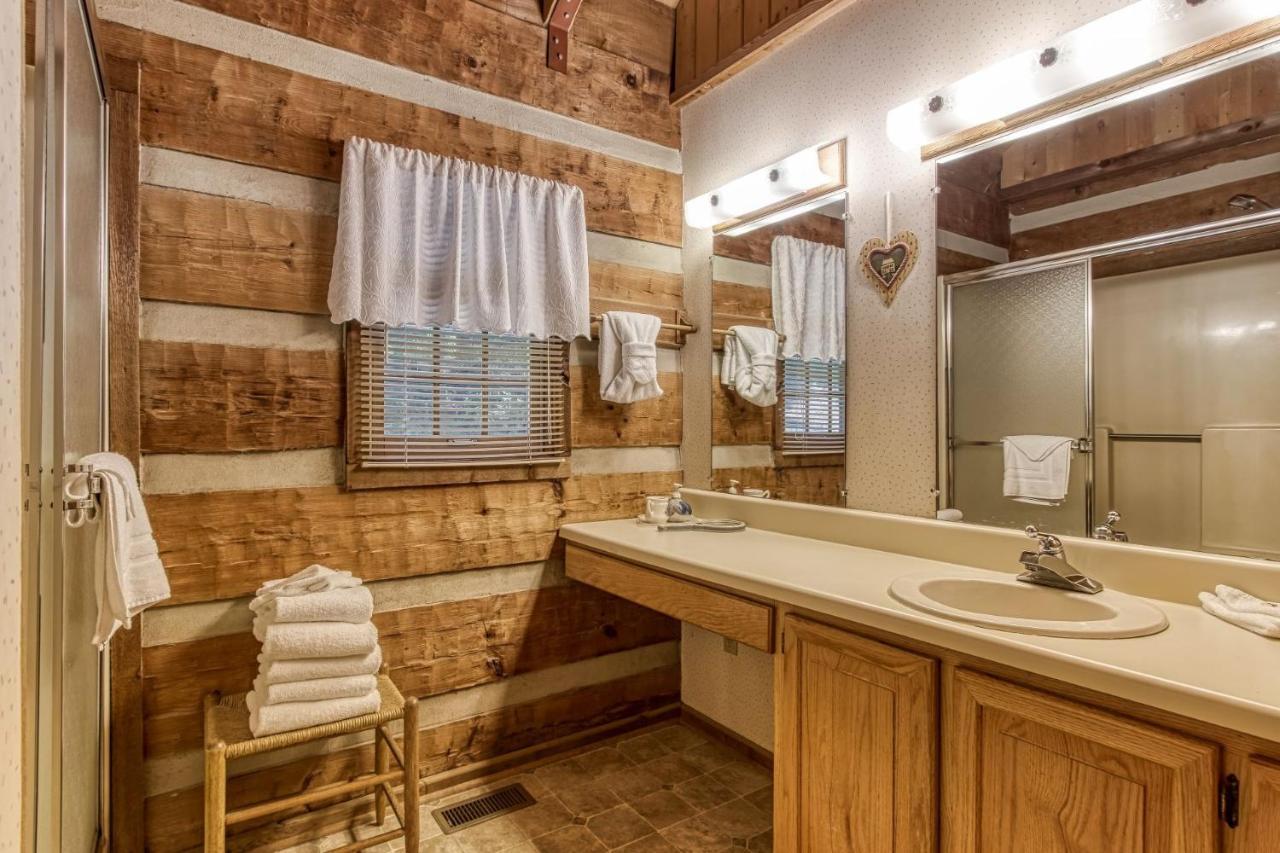 Valhalla - Private Rustic Getaway Cabin Sevierville Exteriör bild